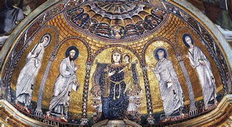 Dettaglio dei mosaici absidali con la Madonna in trono, il Bambino e Papa Pasquale I
