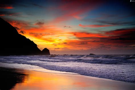 Foto di una spiaggia al tramonto sulla Costa degli Etruschi