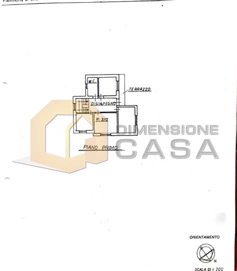 Disegno schematico di una villa singola con giardino