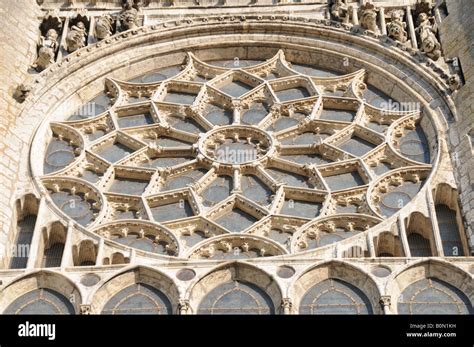 Dettaglio del rosone del portale centrale della Cattedrale di Reims