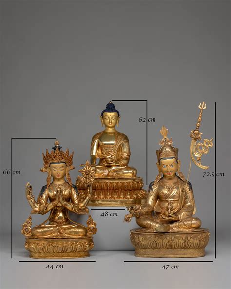 Monaci buddisti in meditazione, simboli dei tre gioielli (Buddha, Dharma, Sangha)