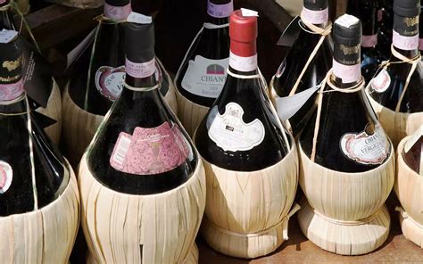 Bottiglie di vino locale della zona di Pergola D.O.C.