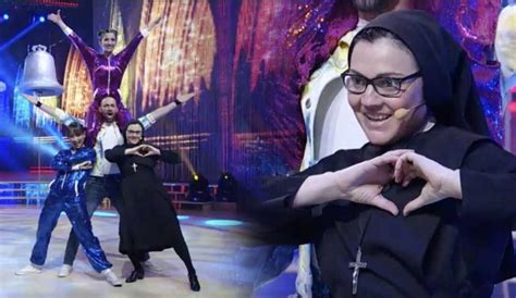 Suor Cristina in abito religioso durante la sua prima esibizione a Ballando con le Stelle 2019