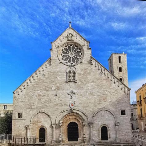 Interno della Concattedrale di Santa Maria Assunta a Sutri con la Tavola del Cristo Benedicente