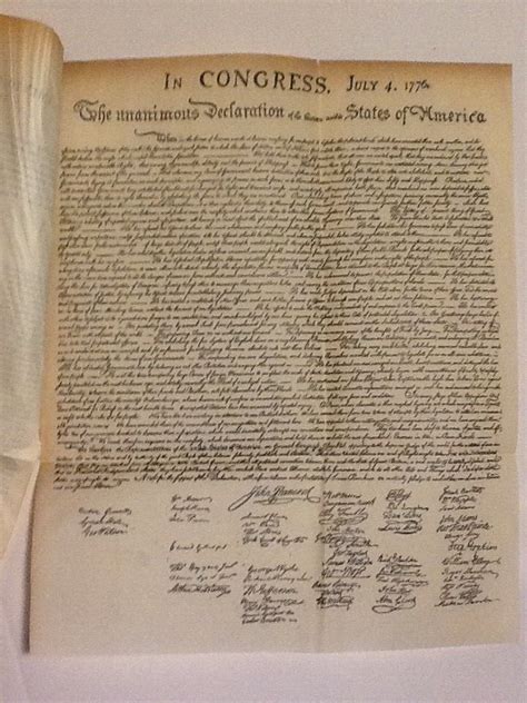 Pergamena antica della Costituzione Ubi Periculum