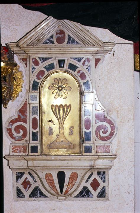 Ricostruzione storica del tabernacolo murale medievale