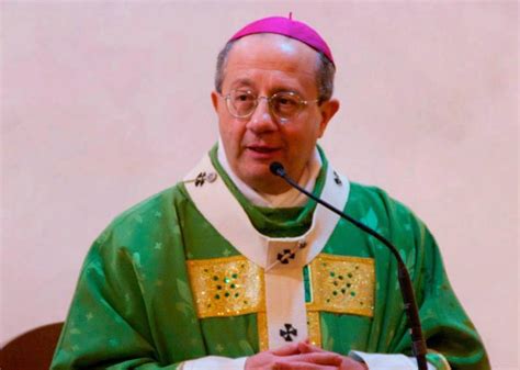 Fotografia di Mons. Bruno Forte, Arcivescovo della Diocesi di Chieti-Vasto, durante una celebrazione o un evento diocesano