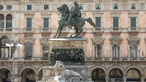 Foto ravvicinata della statua equestre di Vittorio Emanuele II