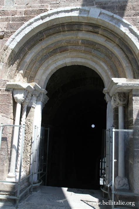 Dettaglio della Porta dello Zodiaco alla Sacra di San Michele