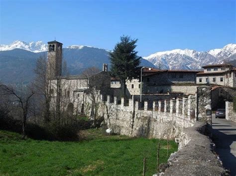Foto aerea dell'Eremo dei Santi Pietro e Paolo a Bienno con vista sulla Valle Camonica