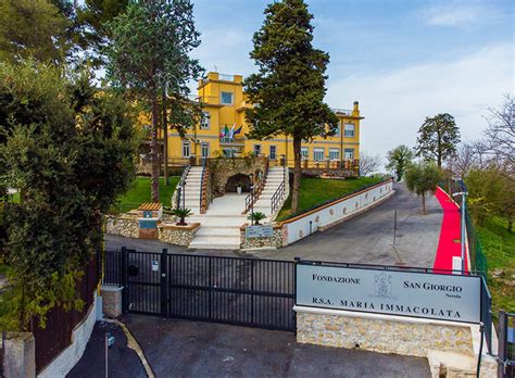 Foto panoramica della RSA Maria Immacolata con il suo giardino storico