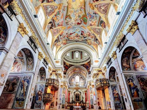 Interno della Cattedrale di San Nicola con evidenza delle cappelle