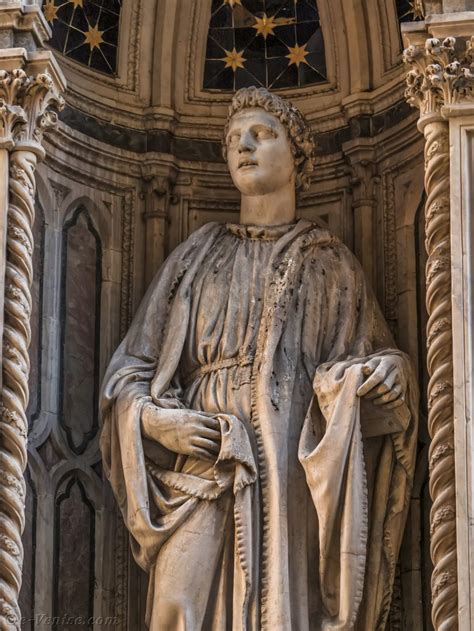Statua di San Filippo di Nanni di Banco dal Museo di Orsanmichele