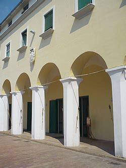 Foto storica della Casa Albergo Immacolata Concezione a Salerno, con particolare del chiostro