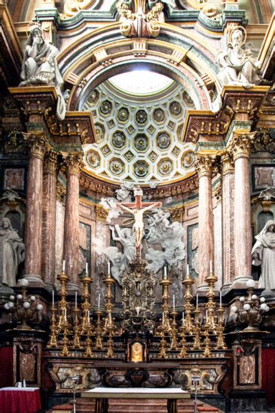 Interno della Chiesa di Sant'Andrea Apostolo, con l'altare maggiore in marmi policromi