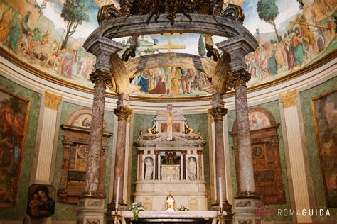 Interno della Basilica di Santa Croce in Gerusalemme con la cappella delle reliquie