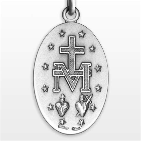 Dettaglio del retro della Medaglia Miracolosa con le 12 stelle e il monogramma