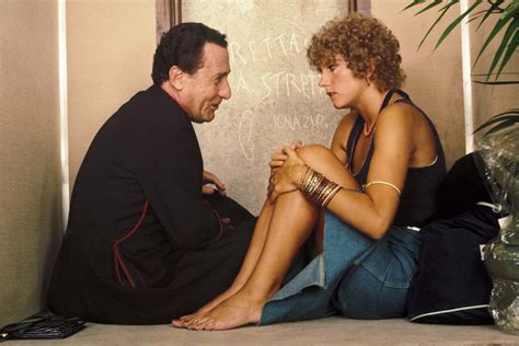 Alberto Sordi e Stefania Sandrelli nell'episodio L'Ascensore in 