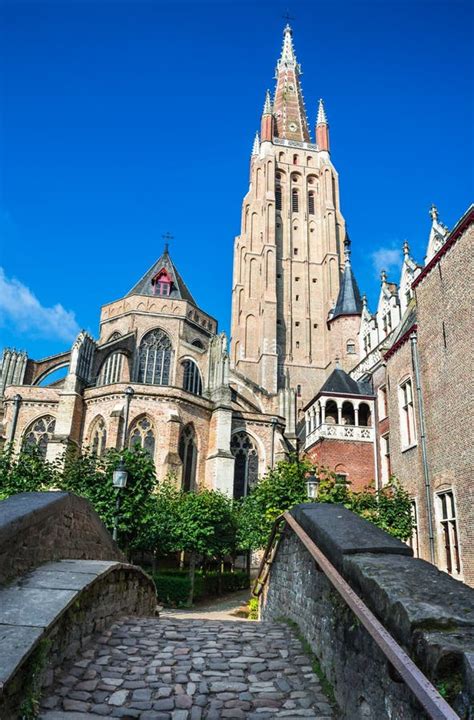 Veduta aerea di Bruges con la Chiesa di Nostra Signora e il suo campanile