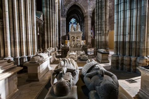 Tomba monumentale di Francesco I e Claudia di Francia nella Basilica di Saint-Denis.