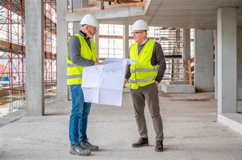 Foto panoramica di un cantiere edile moderno o di un'infrastruttura completata