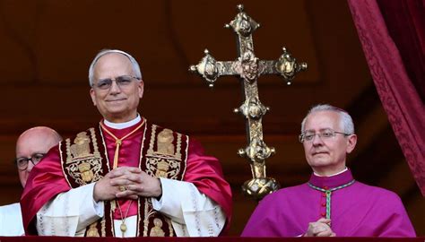 Stemma del Vaticano con riferimento alla Pontificia Opera per le Vocazioni Sacerdotali