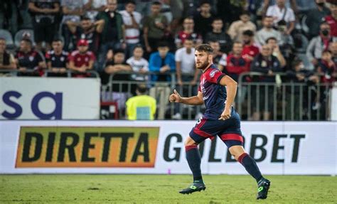 Infografica della carriera di Giorgio Altare con i club