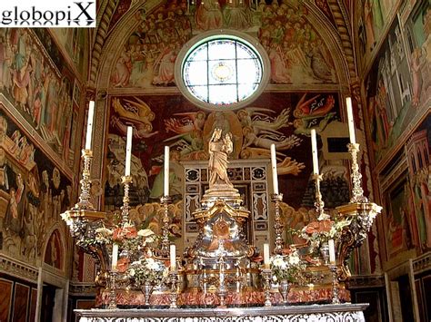 Foto della Sacra Cintola di Prato esposta