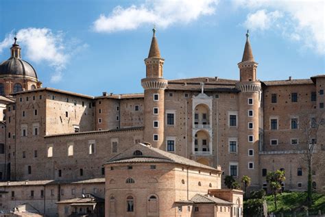 Foto dell'Eremo dei Toschi con la facciata a capanna
