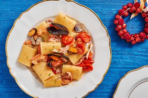 Foto di piatti gourmet serviti in uno dei ristoranti dell'hotel con vista mare