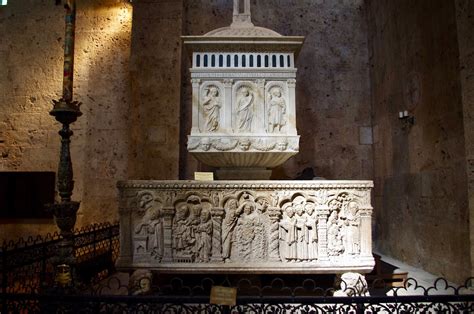 Vasca battesimale del Duomo di Gemona, di origine romana