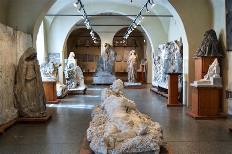 interno della Pinacoteca del Museo Civico di Casale Monferrato con opere d'arte esposte