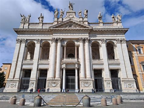 Dettaglio della facciata della Basilica o di un'opera d'arte nella Cappella del Rosario