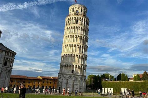 Illustrazione o foto di un camposanto