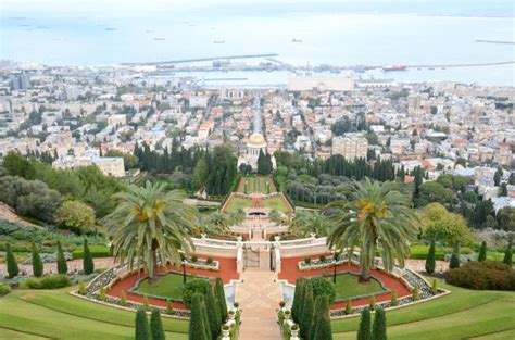 Giardini Baháʼí terrazzati di Haifa con il Santuario del Báb