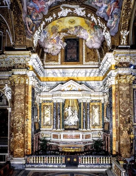 Vista esterna della cappella di Santa Maria di Momentana