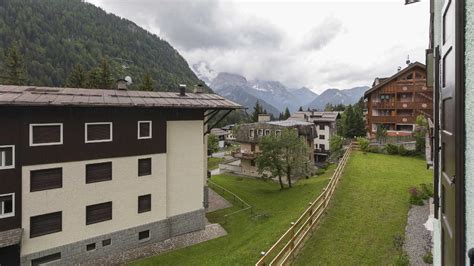 Infografica con statistiche sui servizi degli appartamenti a Madonna di Campiglio