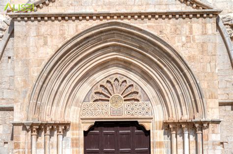 dettaglio del portale d'ingresso dell'Abbazia di Sant'Urbano