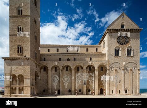 Cattedrale di Saint-François-de-Sales, facciata esterna
