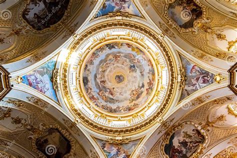 Interno della Cattedrale di Saint-François-de-Sales con pitture trompe-l'œil