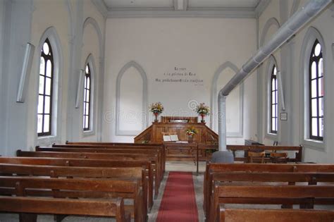 Interno di una chiesa protestante luterana sobria