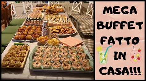 buffet di battesimo all'aperto con decorazioni delicate