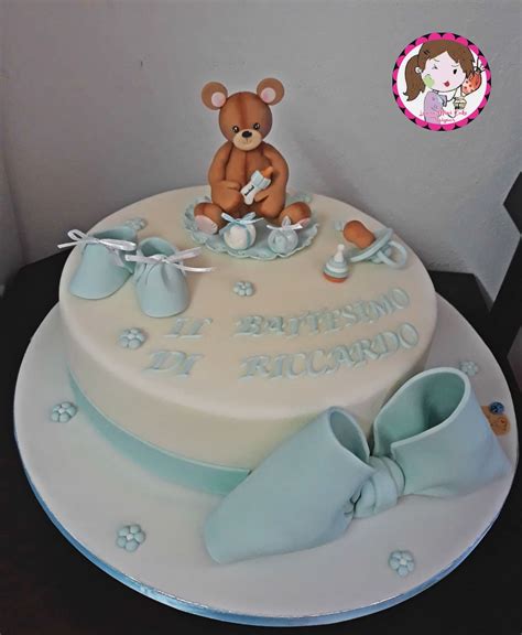 torta di battesimo a tema con decorazioni in pasta di zucchero e biscotti personalizzati