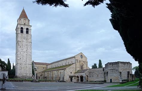 Veduta esterna della Basilica Patriarcale di Aquileia con il campanile