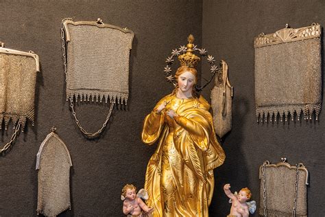 Particolare di alcuni ex voto conservati nel Santuario della Consolata