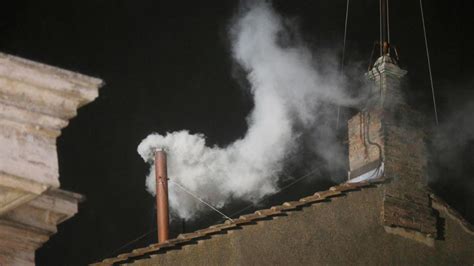 Schema del sistema di fumate del conclave