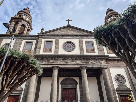 Vista esterna della Cattedrale di San Cristóbal de La Laguna con le sue torri e la facciata neoclassica.