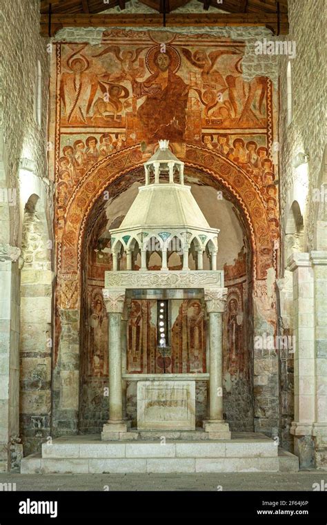 Veduta aerea della Chiesa di San Pietro ad Oratorium e del paesaggio circostante