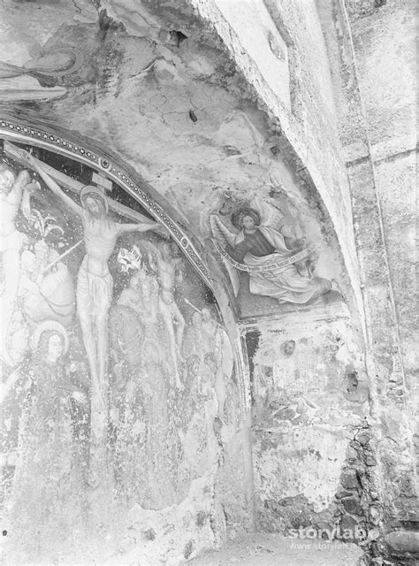 Dettaglio dell'affresco della Crocifissione o della sinopia, con i committenti