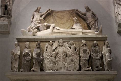 Foto del monumento sepolcrale di Azzone Visconti